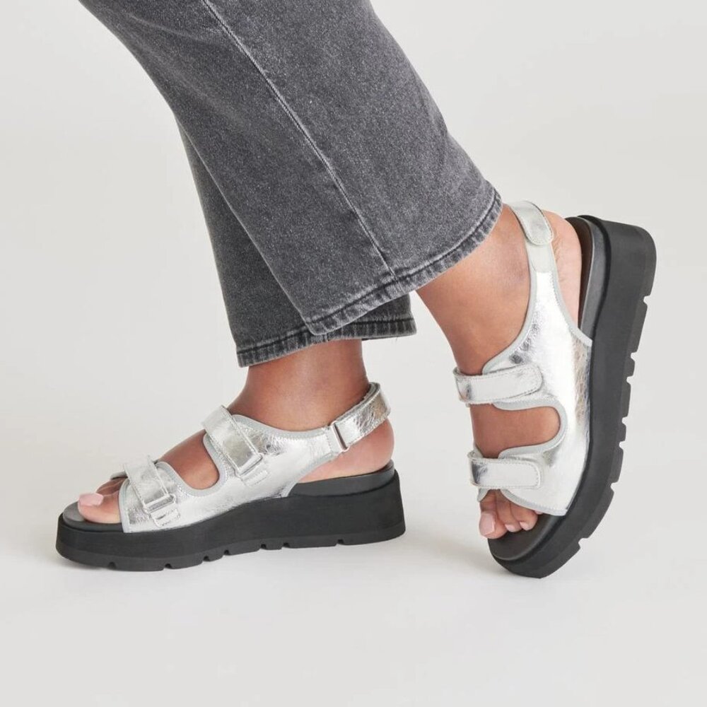 NEW DOLCE VITA Leather Dubai Sandals in silver for women 0126 3t2